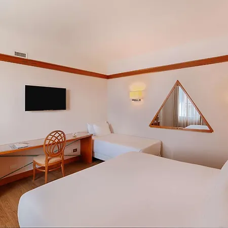 Hotell Nh 4*