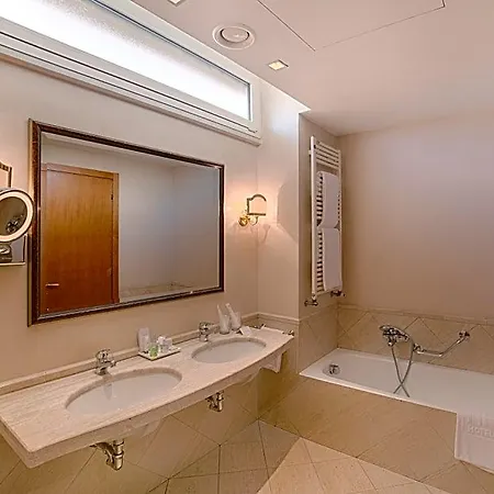 Nh Hotel 4*